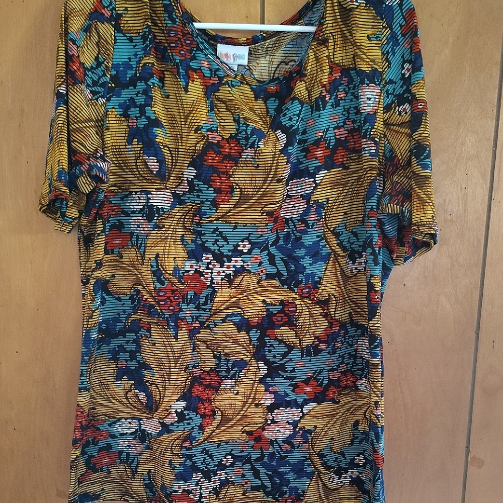 LuLaRoe Multicolor Leaf Print Short Sleeve Top
